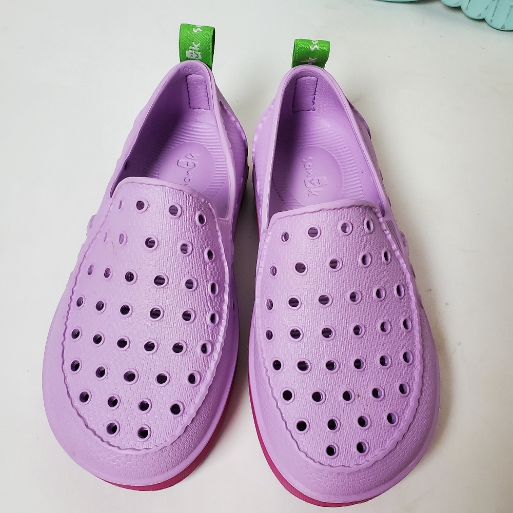 Sanuk Lil Walker sneakers. Barely worn. Size 3.